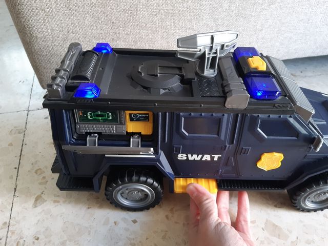 Camion policia SWAT