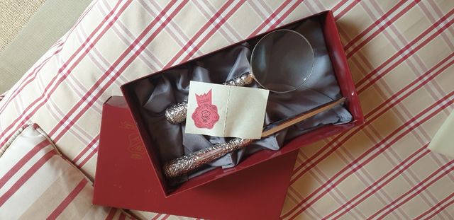 conjunto de lupa y abrecartas