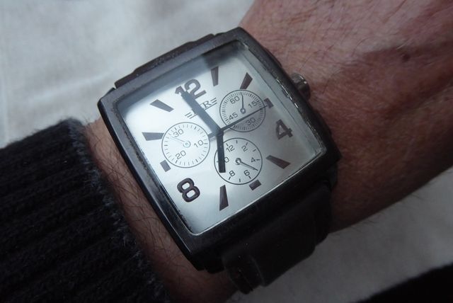RELOJ F.L.R. GIGANTE, CUADRADO, QUARTZ