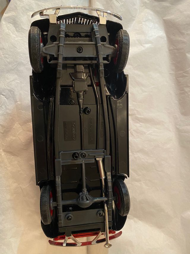 Modellino automobile d'epoca 