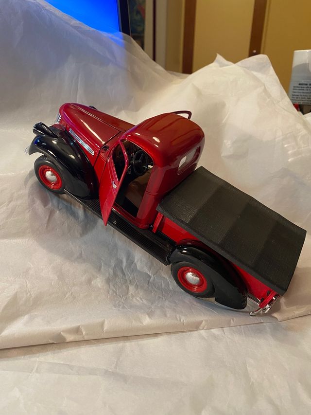 Modellino automobile d'epoca 