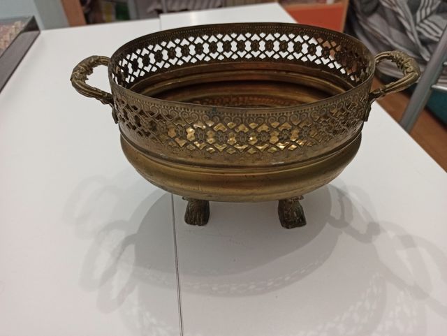 frutero de bronce