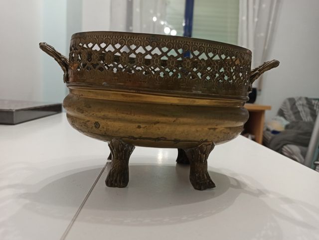 frutero de bronce