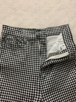 Pantalón cuadro Vichy talla 34 Stradivarius de segunda mano por 8 EUR en  Alicante en WALLAPOP