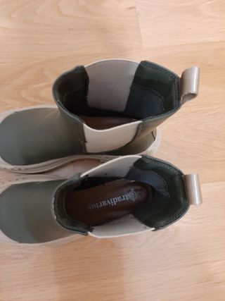 Botas verdes Stradivarius de segunda mano por 20 EUR en Bermeo en WALLAPOP