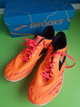 Zapatillas de clavos Brooks Mach 18 N° 47,5 de segunda mano por 50 EUR en  Vitoria-Gasteiz en WALLAPOP