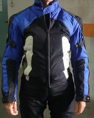 Chaqueta moto mujer de segunda mano por 35 EUR en Estepona en WALLAPOP