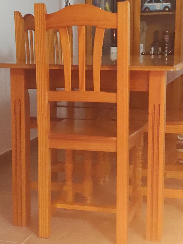 mesa de comedor , SOLO MESA. no tengo sillas
