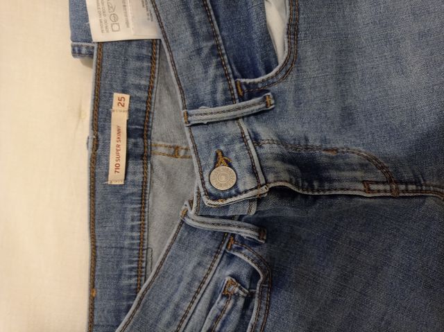 Levis mujer super skinny 710 talla 10