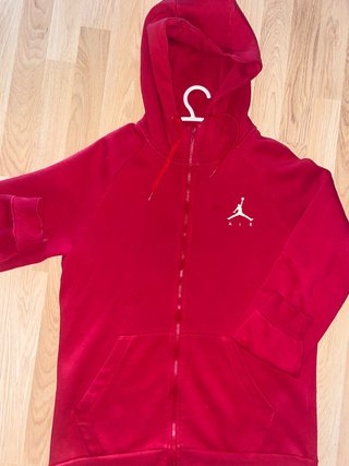 Chaqueta Jordan de segunda mano por 30 EUR en Torrejón de Ardoz en WALLAPOP