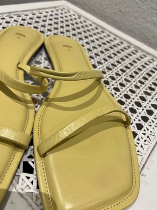 Sandalias amarillas de Sandalias para Mujer de Zara | FASHIOLA.mx