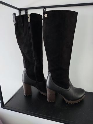Botas altas tacón Xti de segunda mano por 35 EUR en Murcia en WALLAPOP