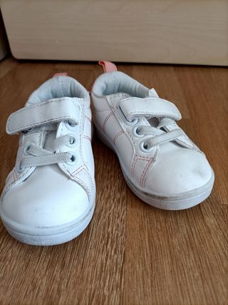 Zapatillas talla 19 de segunda mano por 4 EUR en Logroño en WALLAPOP