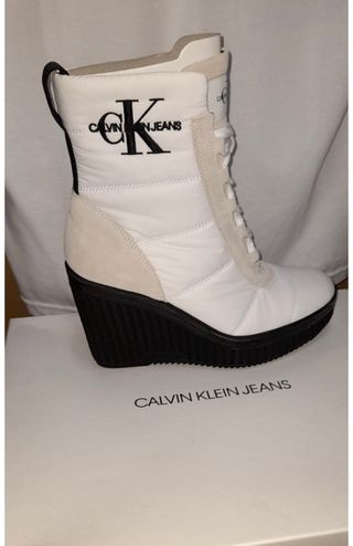 Botas Cuña de Calvin Klein de segunda mano por 80 EUR en Irun en WALLAPOP