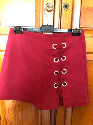 Falda pantalón Stradivarius de segunda mano por 10 EUR en Logroño en  WALLAPOP