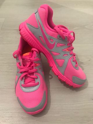 ZAPATILLAS NIKE. Nuevas sin estrenar. #36.5 . de segunda mano por 30 EUR en  Amorebieta-Etxano en WALLAPOP