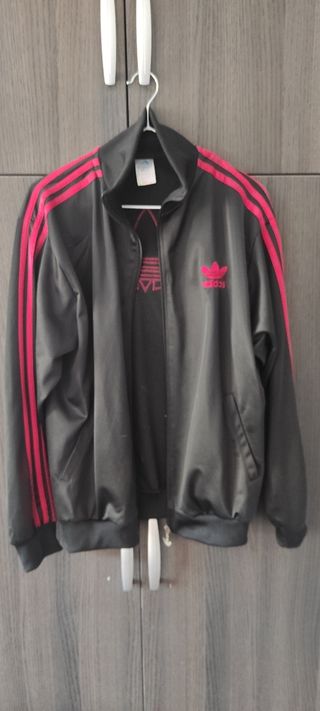 Chandal Adidas granate de segunda mano en WALLAPOP