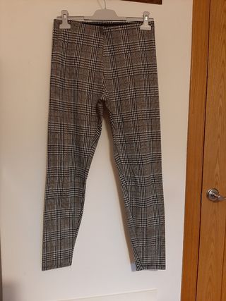 Leggings estampados cuadros Pull\u0026amp;Bear de segunda mano por 5 EUR en  Móstoles en WALLAPOP