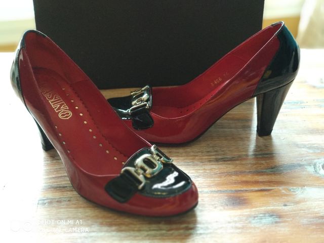 Zapatos efecto charol.