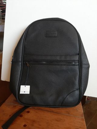 Mochila Álvaro moreno Nueva a estrenar simil piel de segunda mano por 25  EUR en Barcelona en WALLAPOP