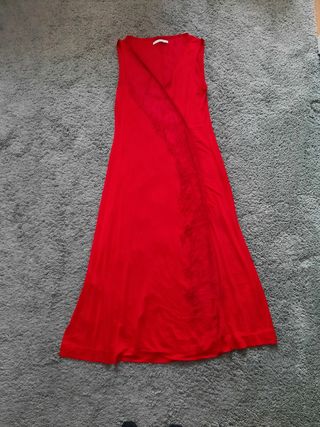 Vestido Uterqüe de segunda mano por 40 EUR en Dos Hermanas en WALLAPOP