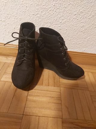 Botines cuña negro talla 39 Marypaz de segunda mano por 5 EUR en Madrid en  WALLAPOP