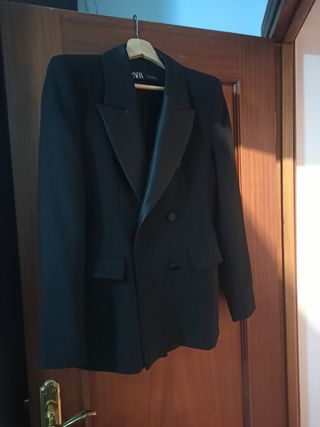 Blazer esmoquin mujer negra talla S Zara de segunda mano por 40 EUR en  Madrid en WALLAPOP