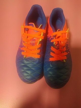 Botas futbol niño de segunda mano por 15 EUR en Recas en WALLAPOP