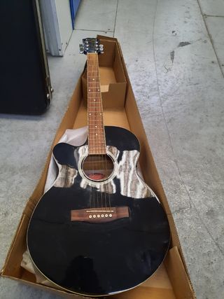 Guitarra zurdo Stagg de segunda mano por 50 EUR en Alcobendas en WALLAPOP