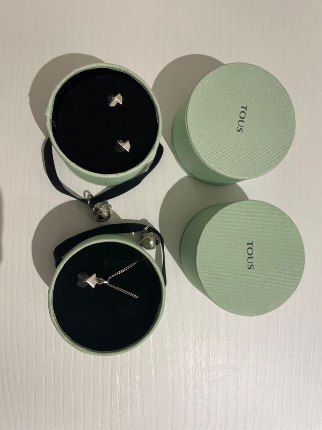 Conjunto colgante y pendientes tous