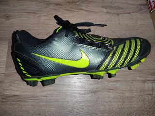 Botas Futbol NUEVAS Nike Total 90 (38-40) de segunda mano por 25 EUR en  Zaragoza en WALLAPOP