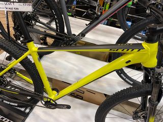 Scott scale 970 2022 de segunda mano por 1.249 EUR en Arenys de Munt en  WALLAPOP