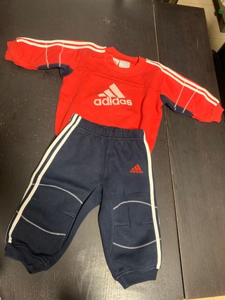 Chándal bebé ADIDAS original, talla 12 meses. de segunda mano por 10 EUR en  A Coruña en WALLAPOP
