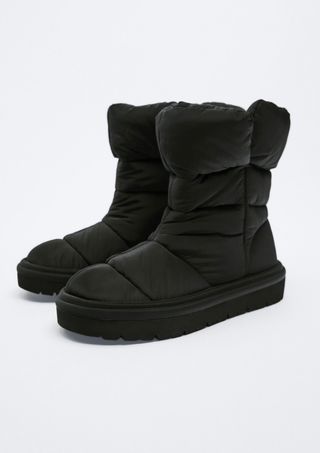 Bota acolchada Zara 80€ de segunda mano por 26 EUR en Madrid en WALLAPOP