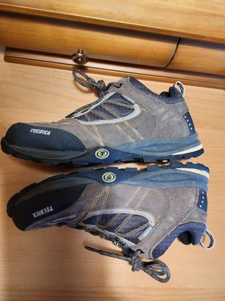 Zapatillas trekking TECNICA T 41,5 de segunda mano por 30 EUR en Madrid en  WALLAPOP