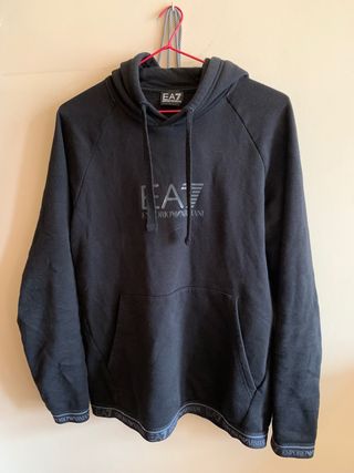 Sudadera Emporio Armani de segunda mano por 30 EUR en Barcelona en WALLAPOP