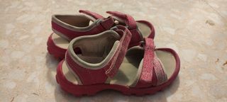 Sandalias Decathlon niña talla 28-29 de segunda mano por 4 EUR en Esplugues  de Llobregat en WALLAPOP