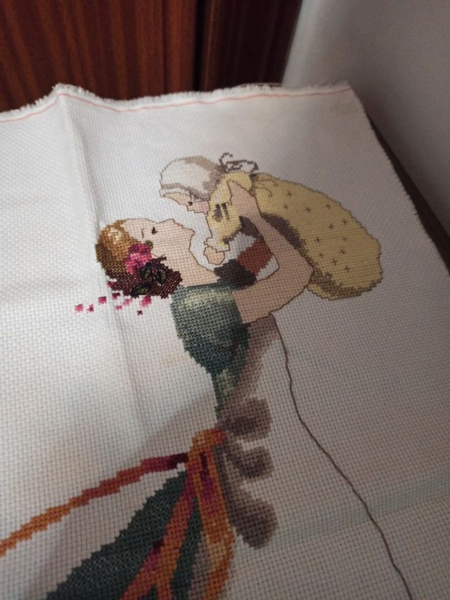 tapapiz echo a mano a punto cruz es preciosimo