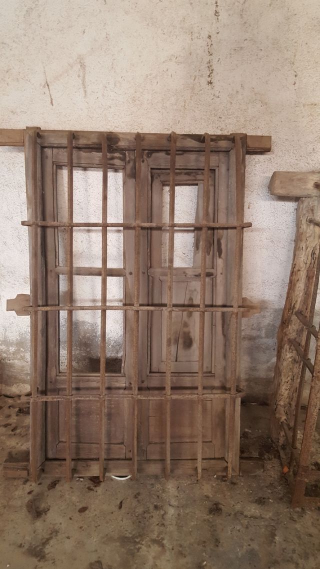 FORJA-VENTANA MUY ANTIGUA