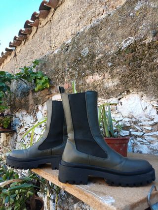 Botas Primark Verdes de segunda mano por 13 EUR en Sevilla en WALLAPOP