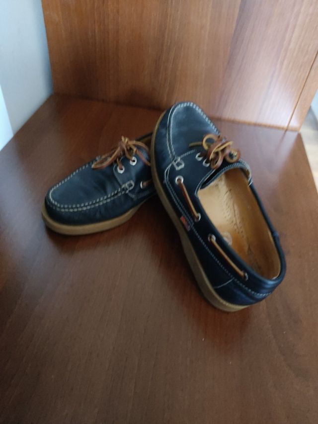 Rebajados .Náuticos de piel azul marino