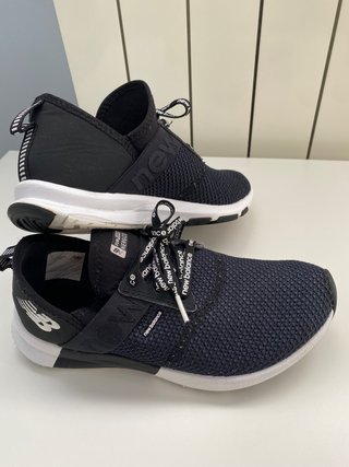 Zapatillas negras New Balance Talla 37. de segunda mano por 15 EUR en Gijón  en WALLAPOP