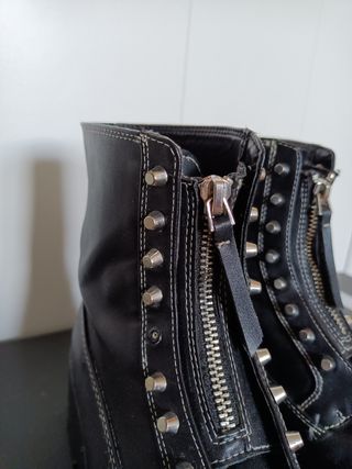 Botas Militar Bershka de segunda mano por 3 EUR en Torrejón del Rey en  WALLAPOP
