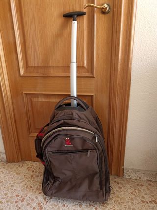 Maleta Cabina Fun\u0026amp;Basics. Medidas 50x40x20. de segunda mano por 13 EUR  en Quart de Poblet en WALLAPOP