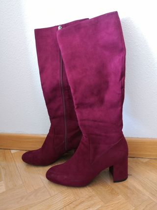 Botas altas granates de segunda mano por 15 EUR en Madrid en WALLAPOP