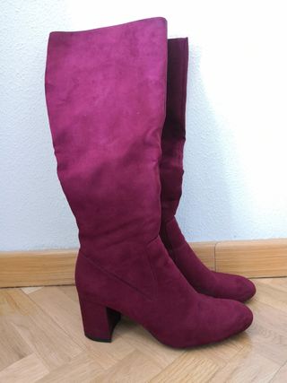 Botas altas granates de segunda mano por 15 EUR en Madrid en WALLAPOP