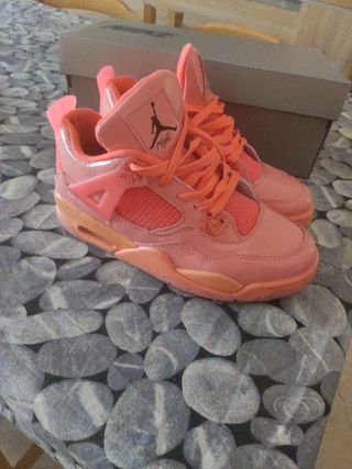 Jordan 4 retro rosas Hot punch de segunda mano por 200 EUR en Residencia  Ancianos en WALLAPOP