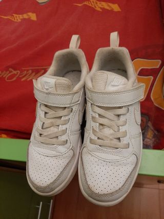 Zapatilla número 32 Nike air de segunda mano por 12 EUR en La Unión en  WALLAPOP