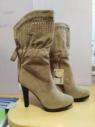 Botín beige talla 40 Mimao de segunda mano por 10 EUR en Tortosa en WALLAPOP