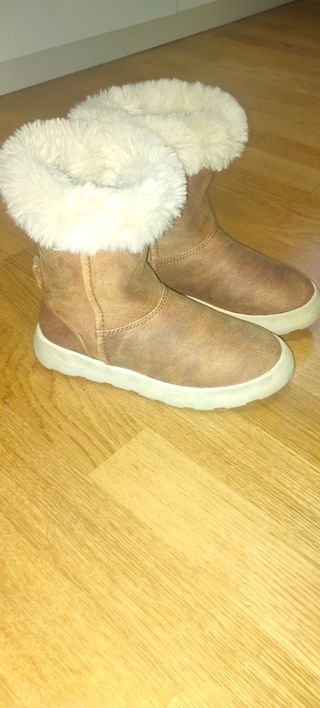 Botas Zara Pelo T.32 de segunda mano por 10 EUR en Madrid en WALLAPOP